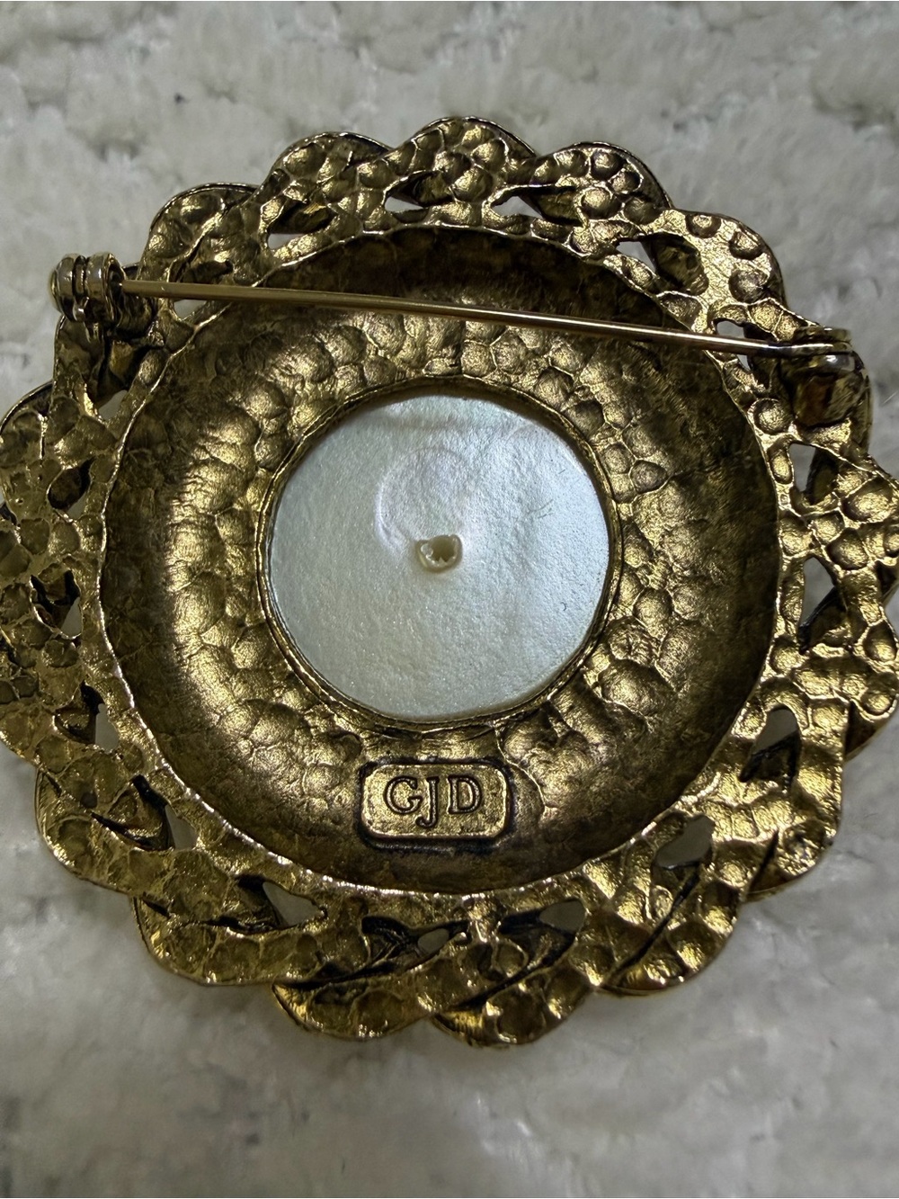 Vintage Signed GJD Ginnie Johansen Large Raised Faux Pearl Brooch Pin - Picture 6 of 8
